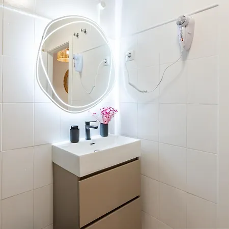 Charming 4-bedroom In Malaga's Historic Center Apartment *
