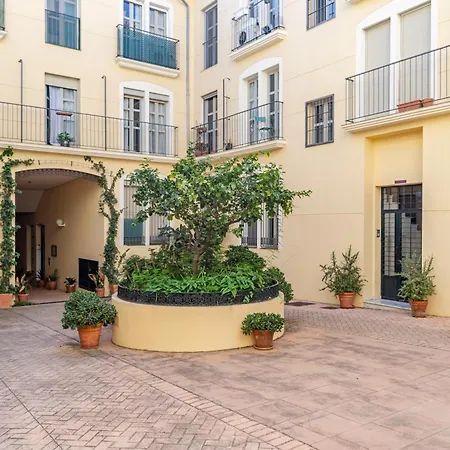 Charming 4-bedroom In Malaga's Historic Center Apartment *