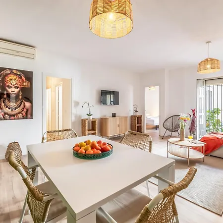 Charming 4-bedroom In Malaga's Historic Center Apartment Malaga